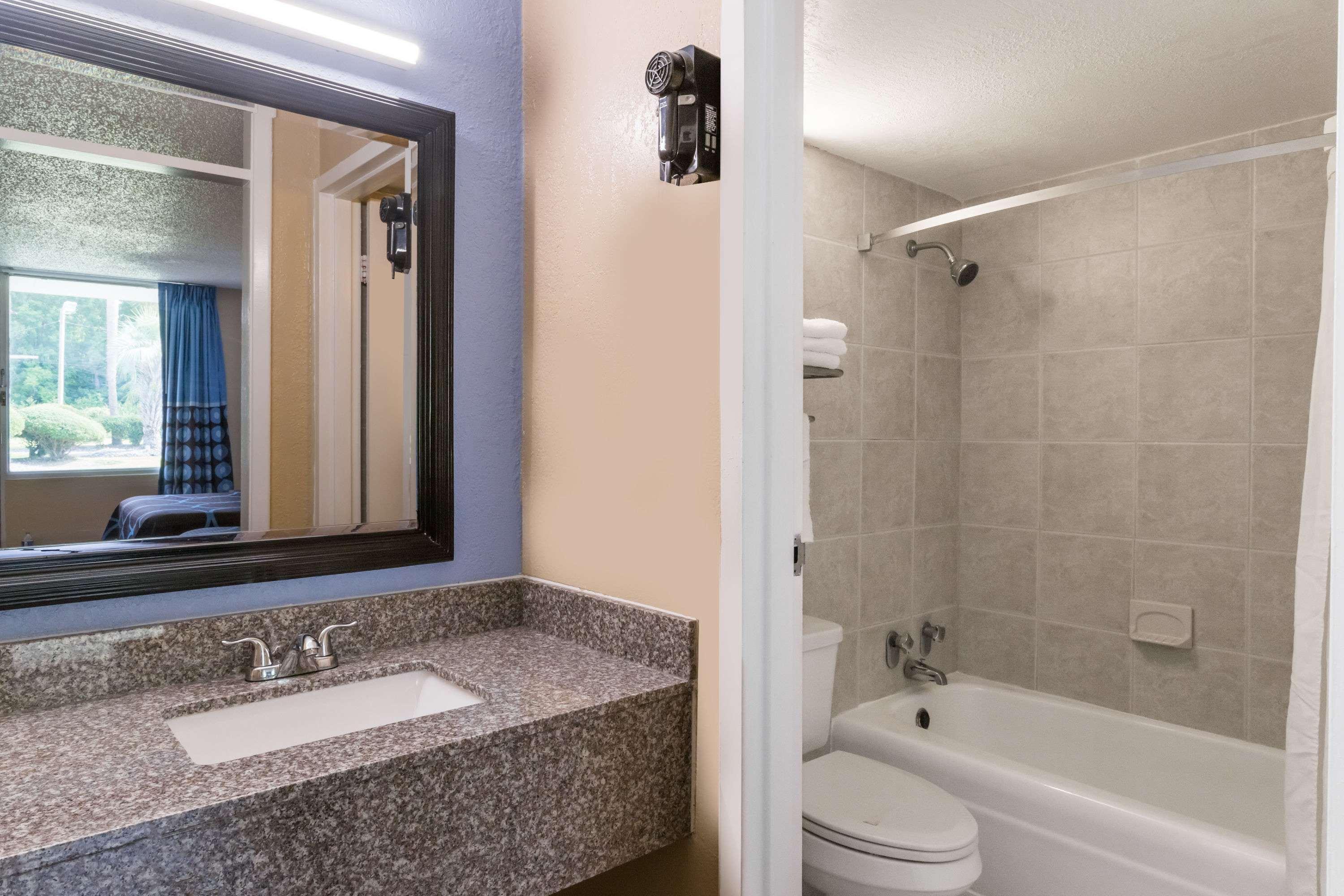 Super 8 By Wyndham Hardeeville - Savannah North Buitenkant foto