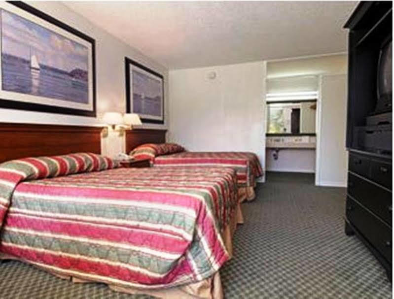 Super 8 By Wyndham Hardeeville - Savannah North Buitenkant foto