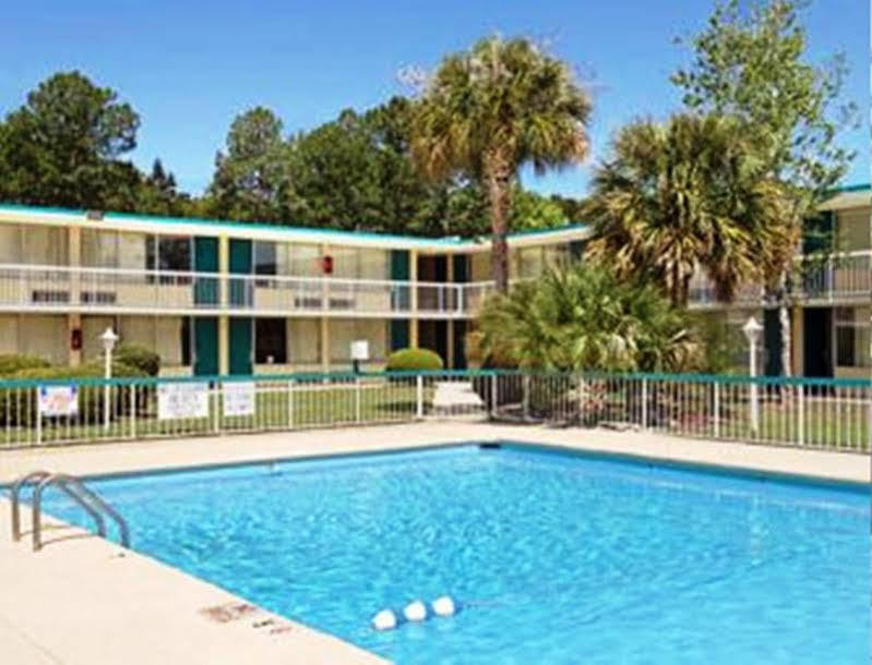 Super 8 By Wyndham Hardeeville - Savannah North Buitenkant foto